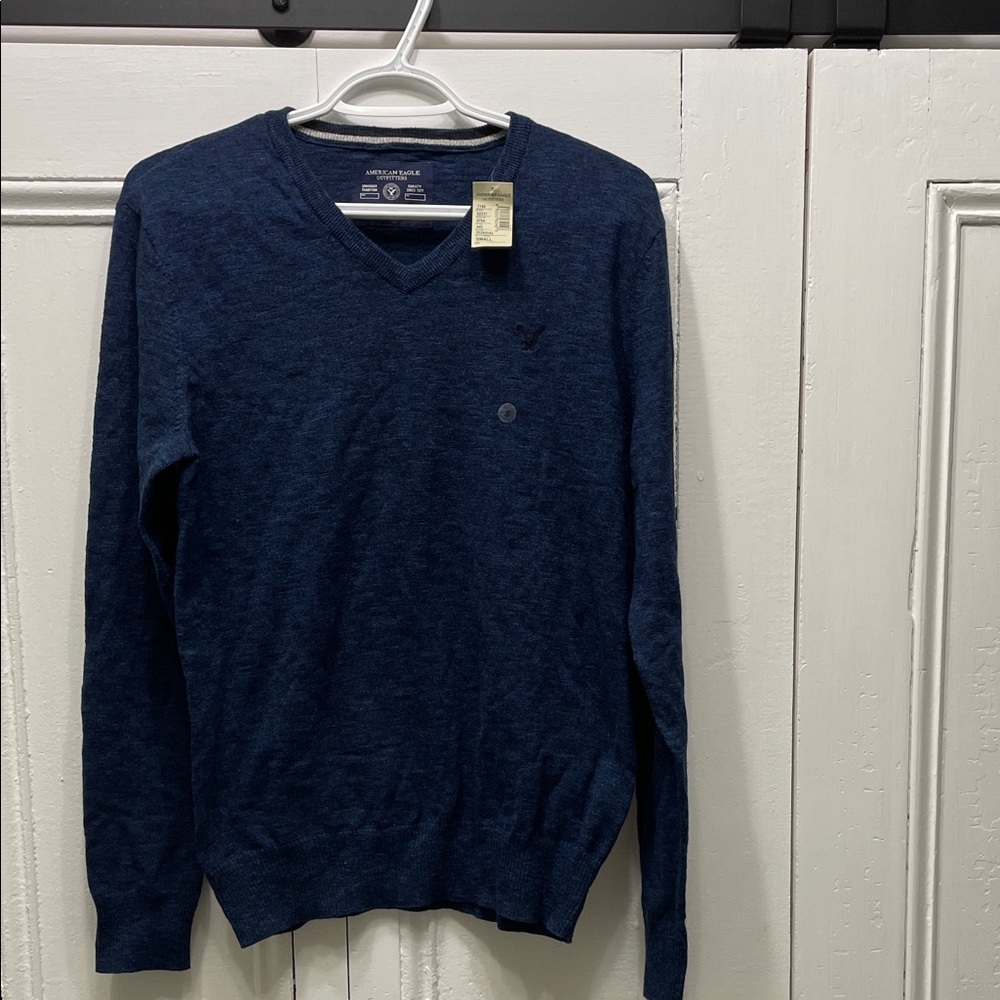 American Eagle Outfitters Men’s size small Navy Blue V-Neck Sweater